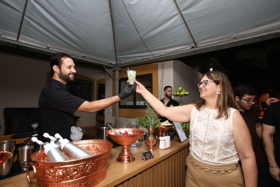 BRINDES AO ANO NOVO – BY JOSÉ AMÉRICO “CASA MACENO/BURITAMA” - Eloisa Mattos