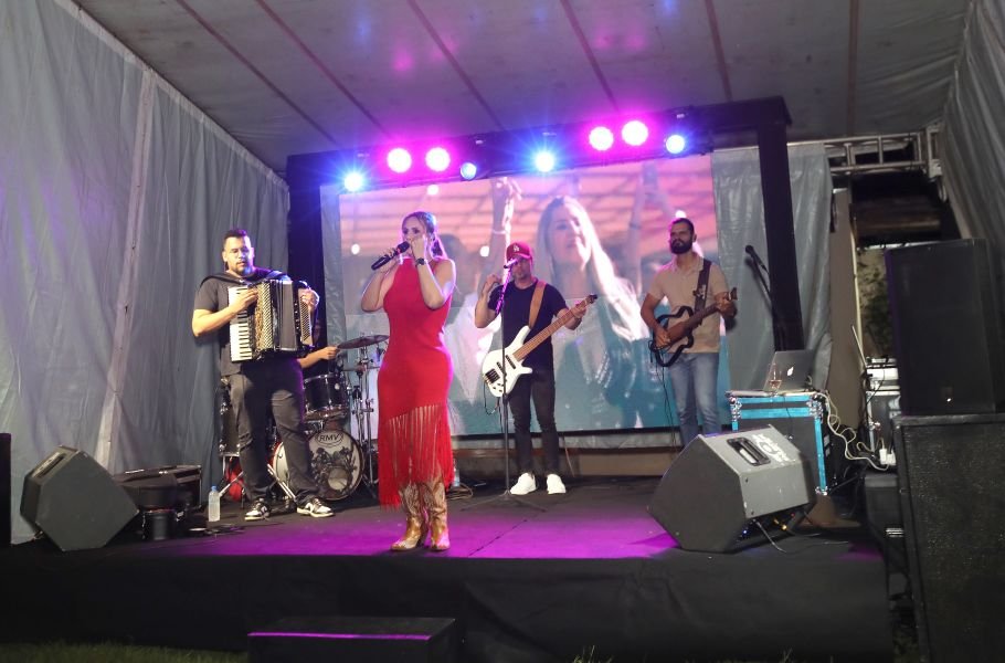 BRINDES AO ANO NOVO – BY JOSÉ AMÉRICO “CASA MACENO/BURITAMA” - Eloisa Mattos