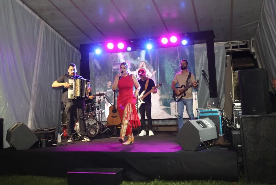 BRINDES AO ANO NOVO – BY JOSÉ AMÉRICO “CASA MACENO/BURITAMA” - Eloisa Mattos