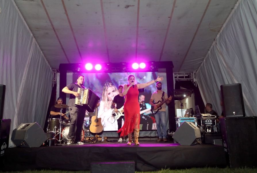 BRINDES AO ANO NOVO – BY JOSÉ AMÉRICO “CASA MACENO/BURITAMA” - Eloisa Mattos