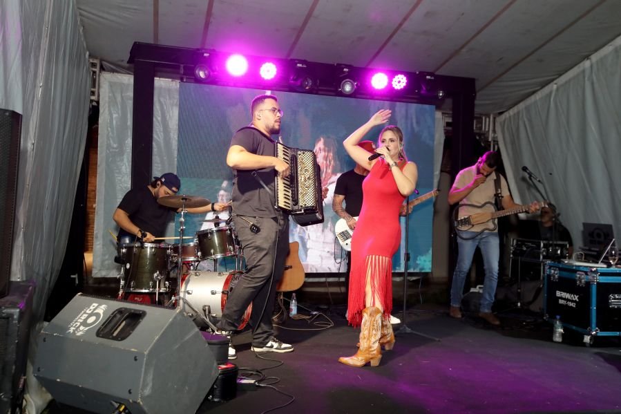 BRINDES AO ANO NOVO – BY JOSÉ AMÉRICO “CASA MACENO/BURITAMA” - Eloisa Mattos