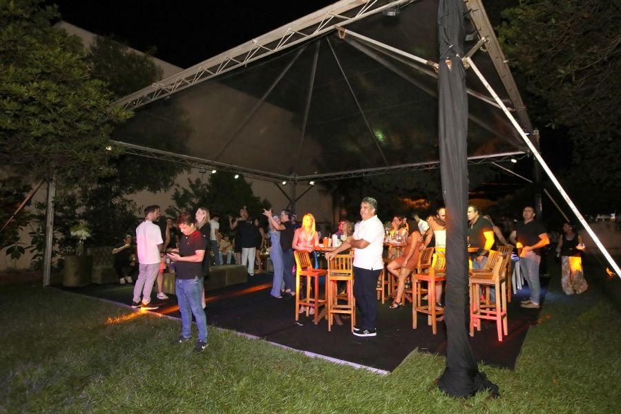 BRINDES AO ANO NOVO – BY JOSÉ AMÉRICO “CASA MACENO/BURITAMA” - Eloisa Mattos