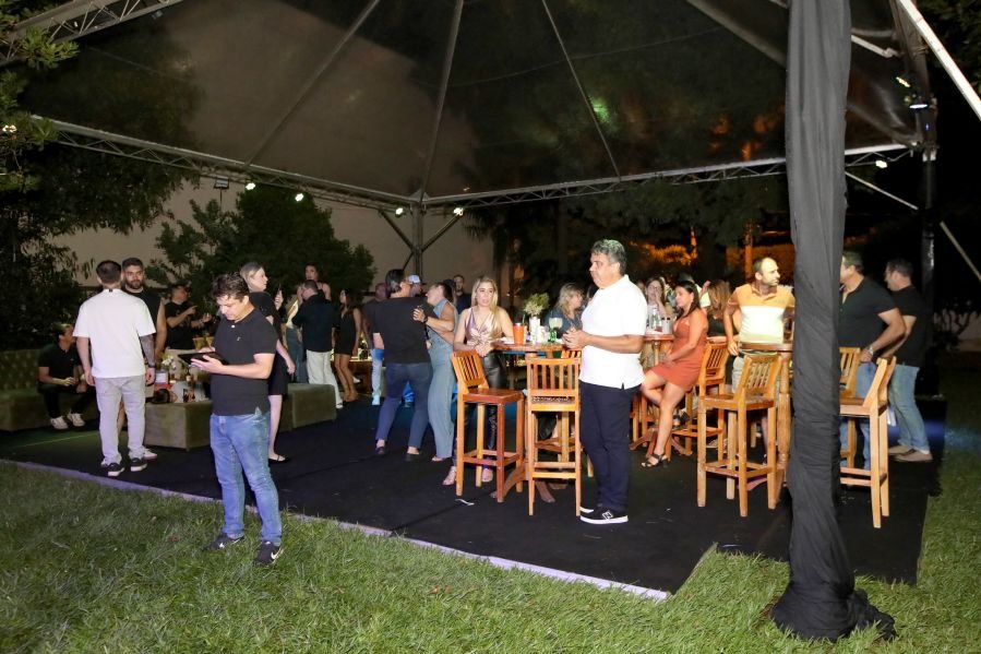 BRINDES AO ANO NOVO – BY JOSÉ AMÉRICO “CASA MACENO/BURITAMA” - Eloisa Mattos