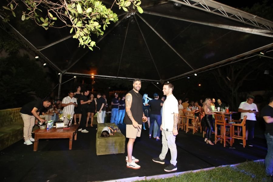 BRINDES AO ANO NOVO – BY JOSÉ AMÉRICO “CASA MACENO/BURITAMA” - Eloisa Mattos