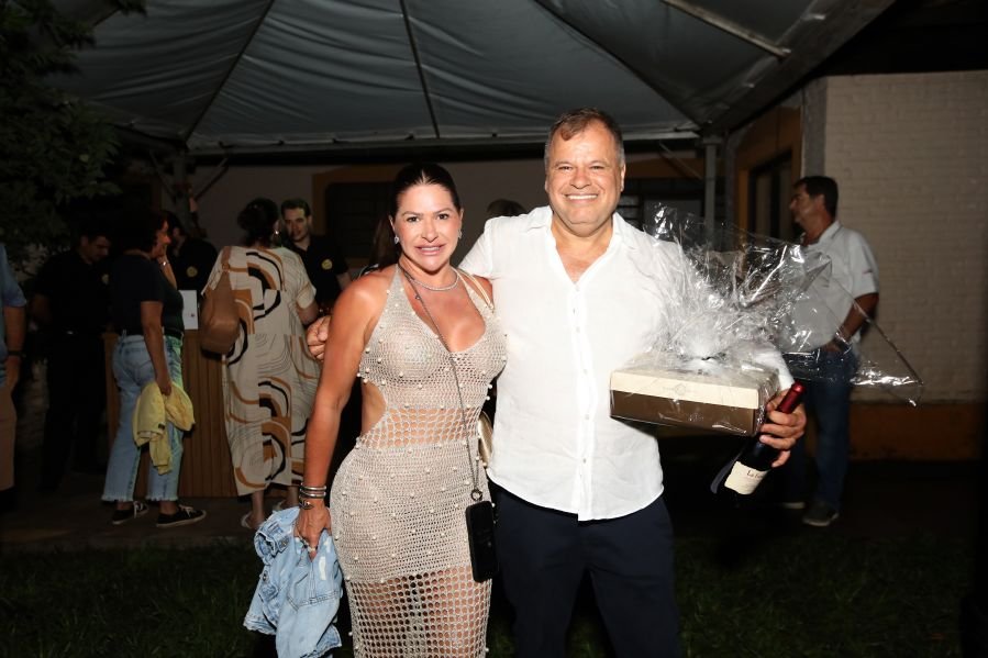 BRINDES AO ANO NOVO – BY JOSÉ AMÉRICO “CASA MACENO/BURITAMA” - Eloisa Mattos