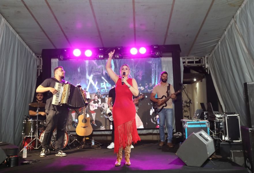 BRINDES AO ANO NOVO – BY JOSÉ AMÉRICO “CASA MACENO/BURITAMA” - Eloisa Mattos