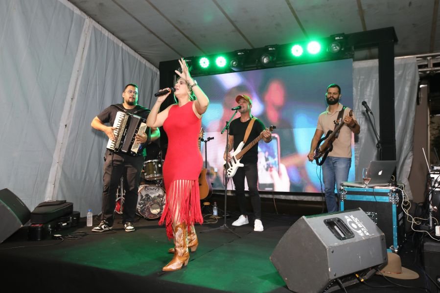 BRINDES AO ANO NOVO – BY JOSÉ AMÉRICO “CASA MACENO/BURITAMA” - Eloisa Mattos