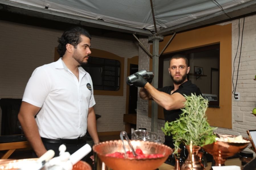 BRINDES AO ANO NOVO – BY JOSÉ AMÉRICO “CASA MACENO/BURITAMA” - Eloisa Mattos