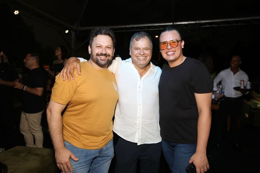 BRINDES AO ANO NOVO – BY JOSÉ AMÉRICO “CASA MACENO/BURITAMA” - Eloisa Mattos