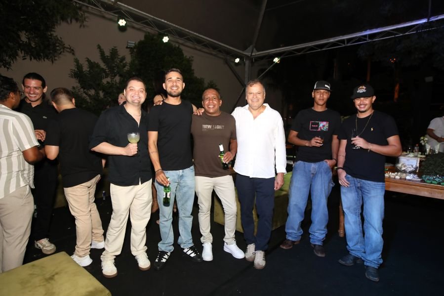 BRINDES AO ANO NOVO – BY JOSÉ AMÉRICO “CASA MACENO/BURITAMA” - Eloisa Mattos