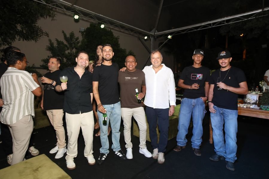 BRINDES AO ANO NOVO – BY JOSÉ AMÉRICO “CASA MACENO/BURITAMA” - Eloisa Mattos