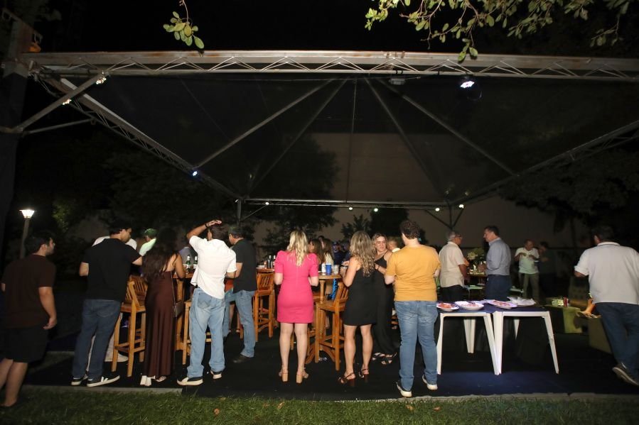 BRINDES AO ANO NOVO – BY JOSÉ AMÉRICO “CASA MACENO/BURITAMA” - Eloisa Mattos