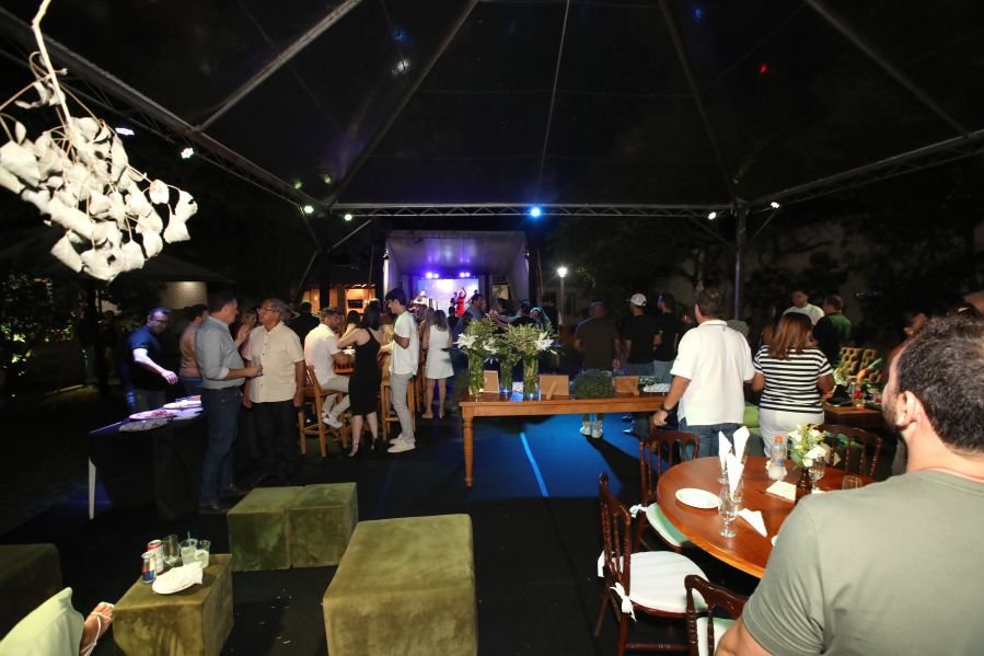 BRINDES AO ANO NOVO – BY JOSÉ AMÉRICO “CASA MACENO/BURITAMA” - Eloisa Mattos