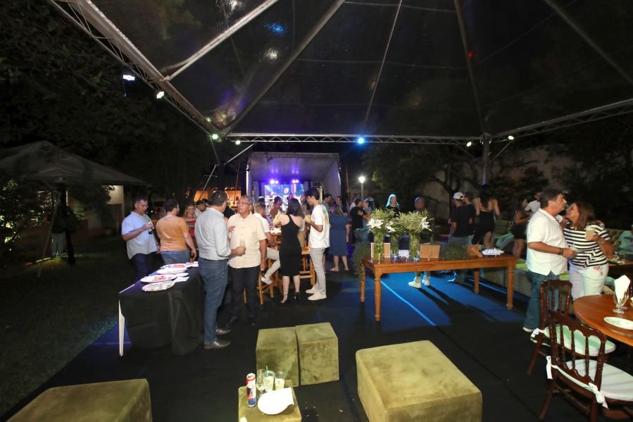 BRINDES AO ANO NOVO – BY JOSÉ AMÉRICO “CASA MACENO/BURITAMA” - Eloisa Mattos