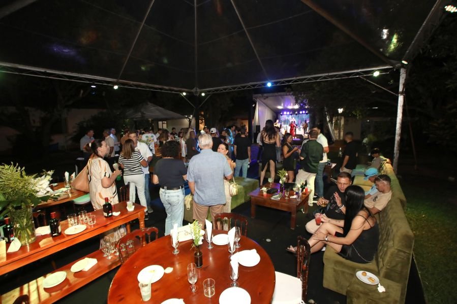 BRINDES AO ANO NOVO – BY JOSÉ AMÉRICO “CASA MACENO/BURITAMA” - Eloisa Mattos