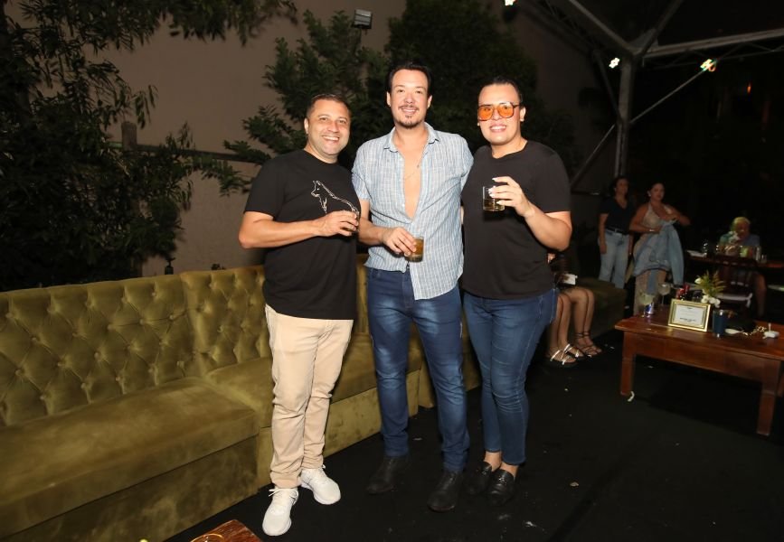 BRINDES AO ANO NOVO – BY JOSÉ AMÉRICO “CASA MACENO/BURITAMA” - Eloisa Mattos