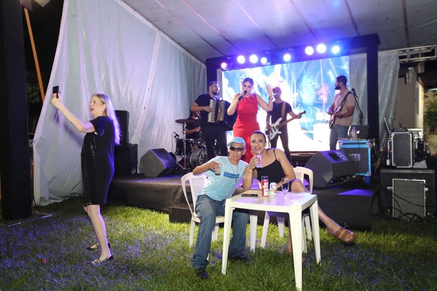 BRINDES AO ANO NOVO – BY JOSÉ AMÉRICO “CASA MACENO/BURITAMA” - Eloisa Mattos