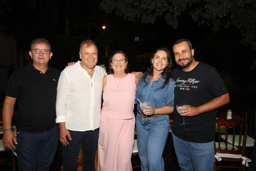 BRINDES AO ANO NOVO – BY JOSÉ AMÉRICO “CASA MACENO/BURITAMA” - Eloisa Mattos