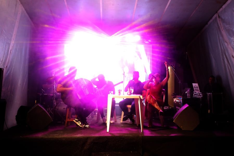 BRINDES AO ANO NOVO – BY JOSÉ AMÉRICO “CASA MACENO/BURITAMA” - Eloisa Mattos