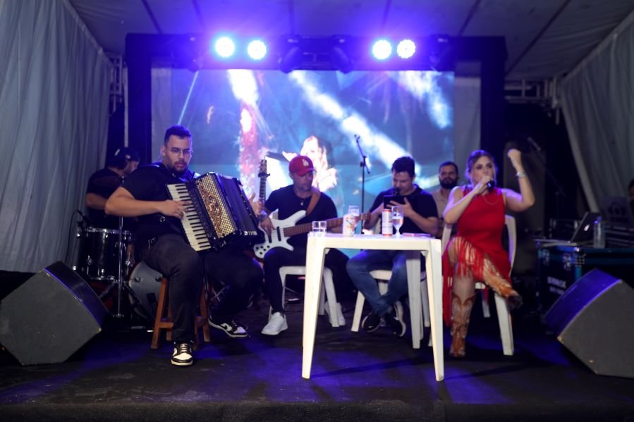 BRINDES AO ANO NOVO – BY JOSÉ AMÉRICO “CASA MACENO/BURITAMA” - Eloisa Mattos