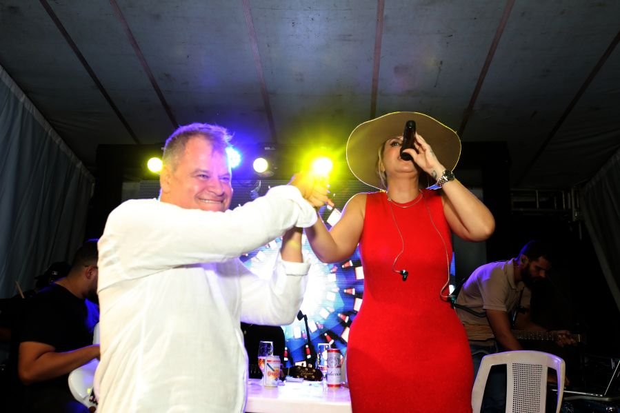 BRINDES AO ANO NOVO – BY JOSÉ AMÉRICO “CASA MACENO/BURITAMA” - Eloisa Mattos