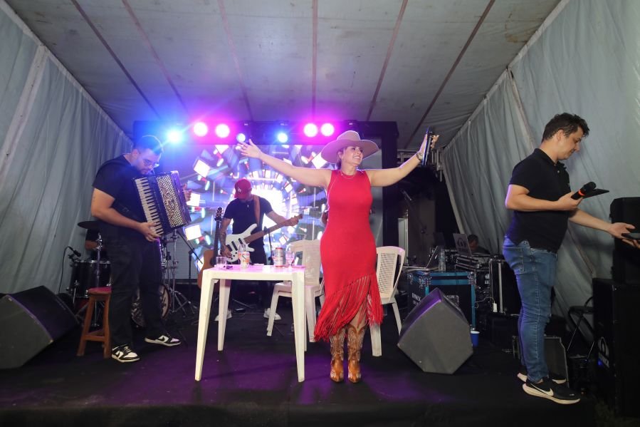 BRINDES AO ANO NOVO – BY JOSÉ AMÉRICO “CASA MACENO/BURITAMA” - Eloisa Mattos