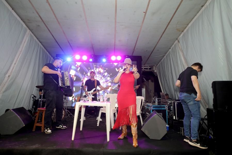 BRINDES AO ANO NOVO – BY JOSÉ AMÉRICO “CASA MACENO/BURITAMA” - Eloisa Mattos