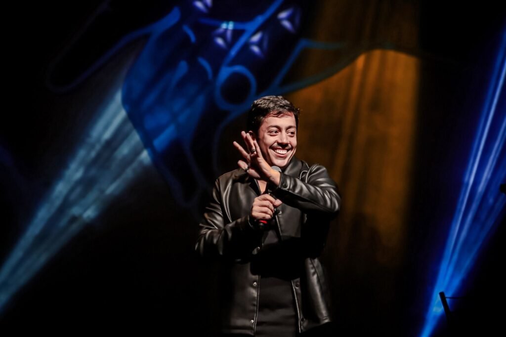 Renato Albani Volta a Rio Preto com “A Ignorância é uma Dádiva” — E Garante Risadas em Dobro!