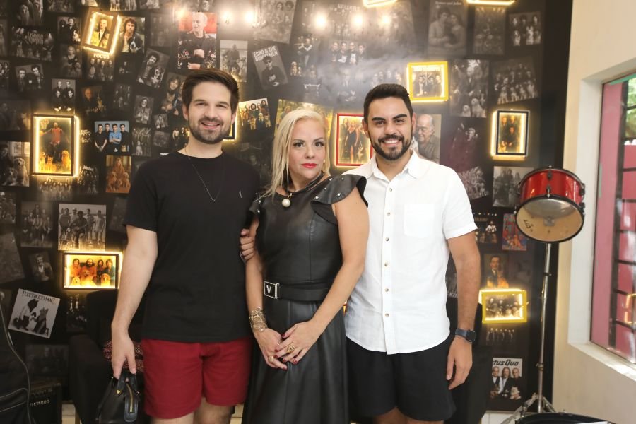 REINAUGURAÇÃO DA CLÍNICA VETERINÁRIA ESPECIALIZADA EM “ONCOLOGIA PET” DRA. JULIANA GABARRON - Eloisa Mattos