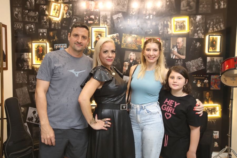 REINAUGURAÇÃO DA CLÍNICA VETERINÁRIA ESPECIALIZADA EM “ONCOLOGIA PET” DRA. JULIANA GABARRON - Eloisa Mattos