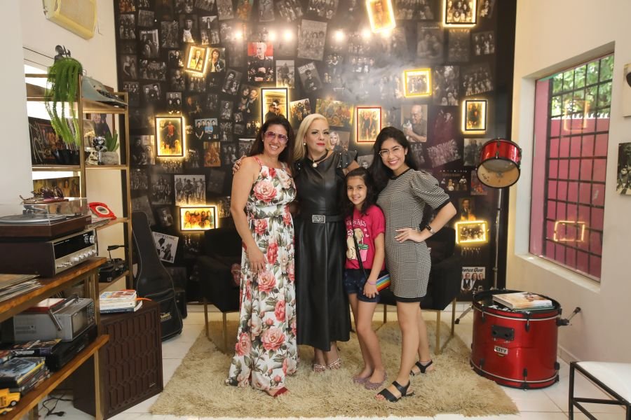 REINAUGURAÇÃO DA CLÍNICA VETERINÁRIA ESPECIALIZADA EM “ONCOLOGIA PET” DRA. JULIANA GABARRON - Eloisa Mattos