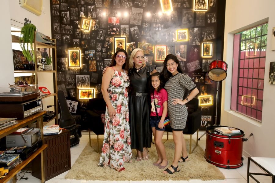 REINAUGURAÇÃO DA CLÍNICA VETERINÁRIA ESPECIALIZADA EM “ONCOLOGIA PET” DRA. JULIANA GABARRON - Eloisa Mattos