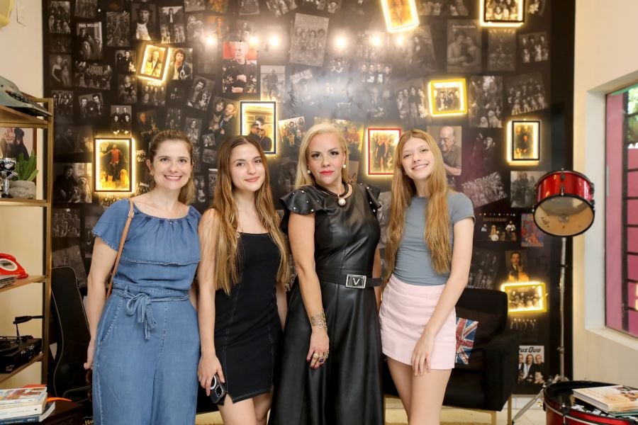 REINAUGURAÇÃO DA CLÍNICA VETERINÁRIA ESPECIALIZADA EM “ONCOLOGIA PET” DRA. JULIANA GABARRON - Eloisa Mattos