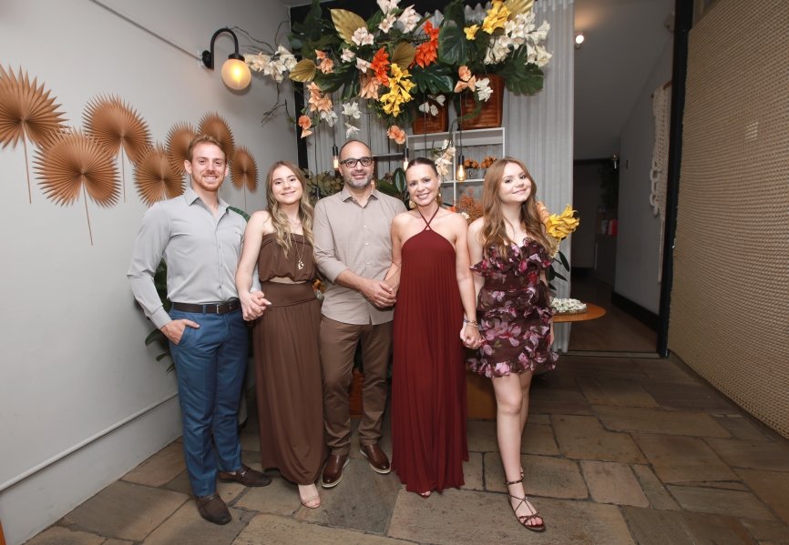 JANAÍNA CELEBRA 50 ANOS EM UMA NOITE INESQUECÍVEL – 11/04/2026 - Eloisa Mattos