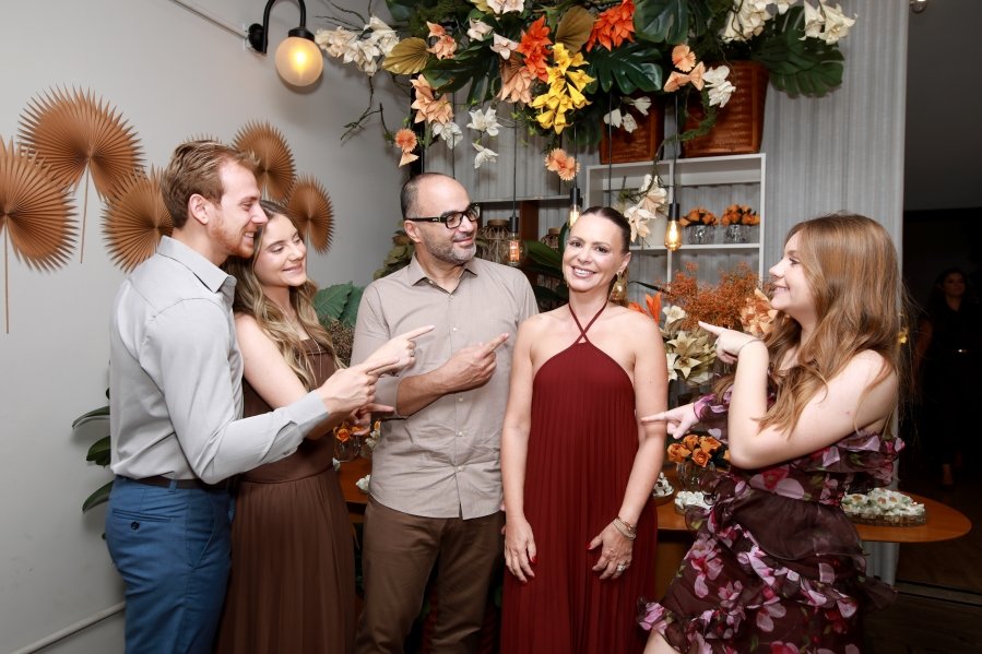 JANAÍNA CELEBRA 50 ANOS EM UMA NOITE INESQUECÍVEL – 11/04/2026 - Eloisa Mattos