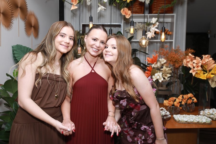 JANAÍNA CELEBRA 50 ANOS EM UMA NOITE INESQUECÍVEL – 11/04/2026 - Eloisa Mattos