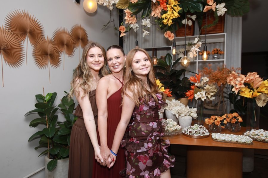 JANAÍNA CELEBRA 50 ANOS EM UMA NOITE INESQUECÍVEL – 11/04/2026 - Eloisa Mattos