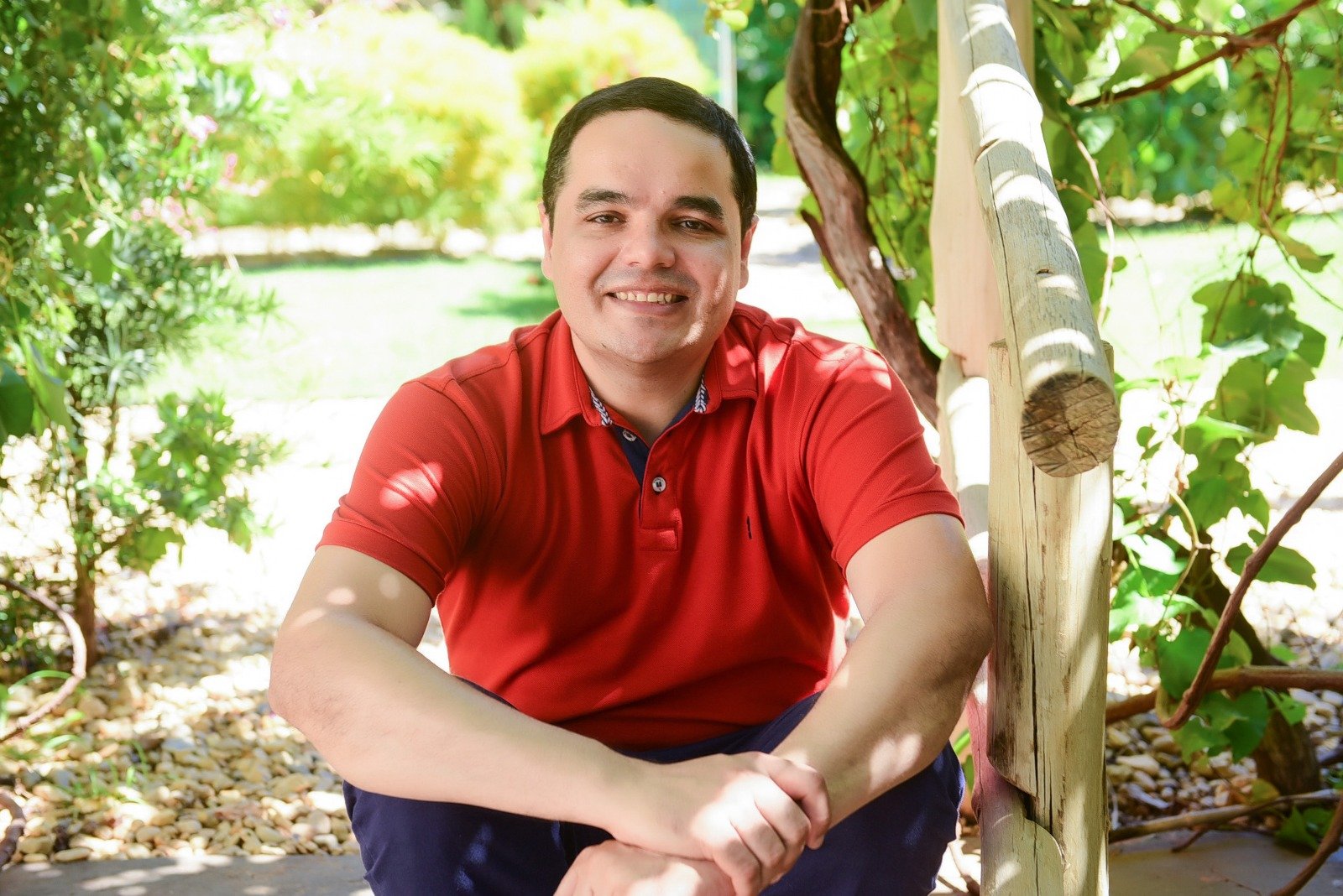 Raul Marques comemora 20 anos de histórias com exposição no Riopreto Shopping