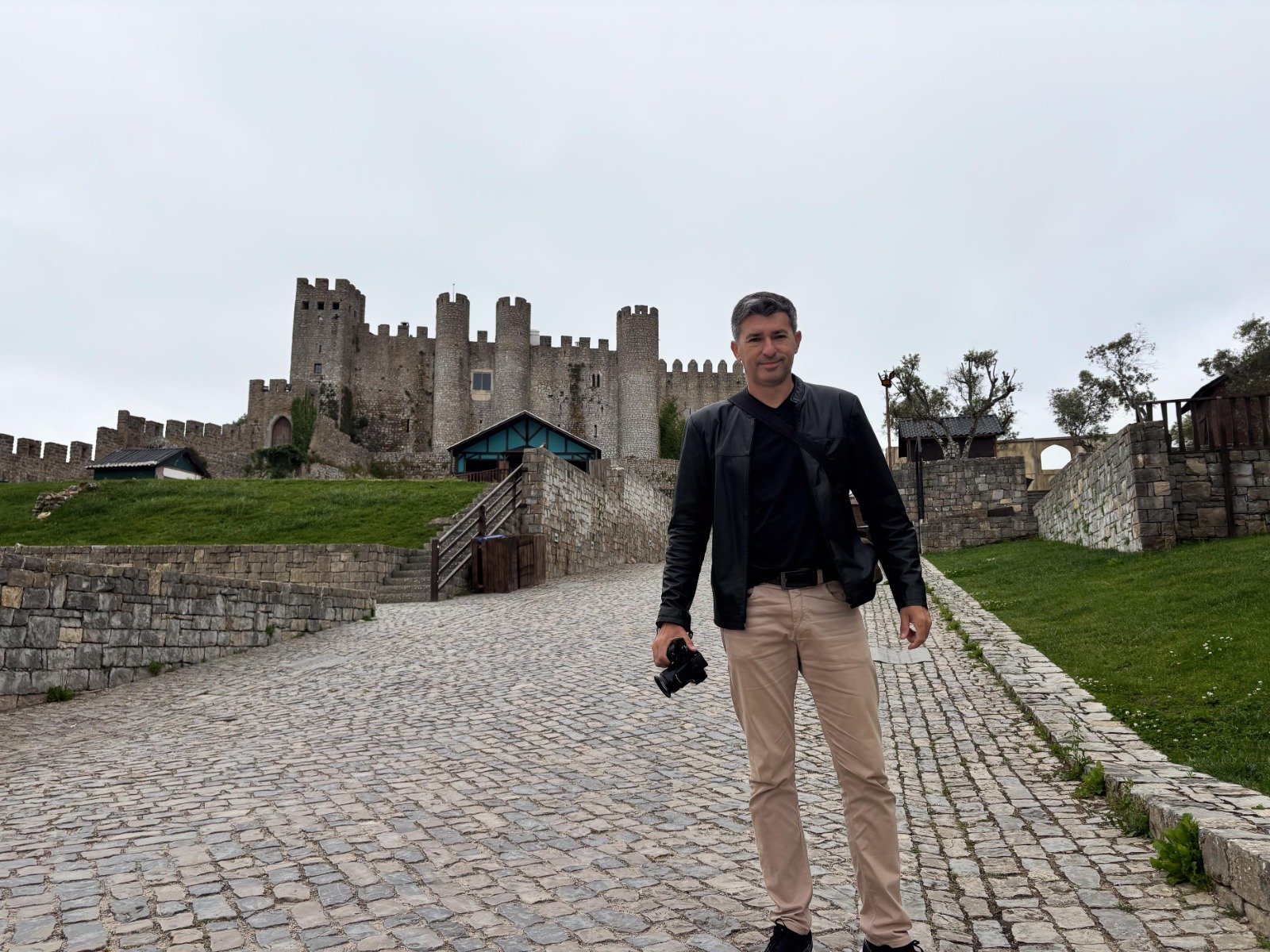 Exposição “Caminhos e Instantes” convida público a uma viagem visual entre Portugal e Brasil no Riopreto Shopping
