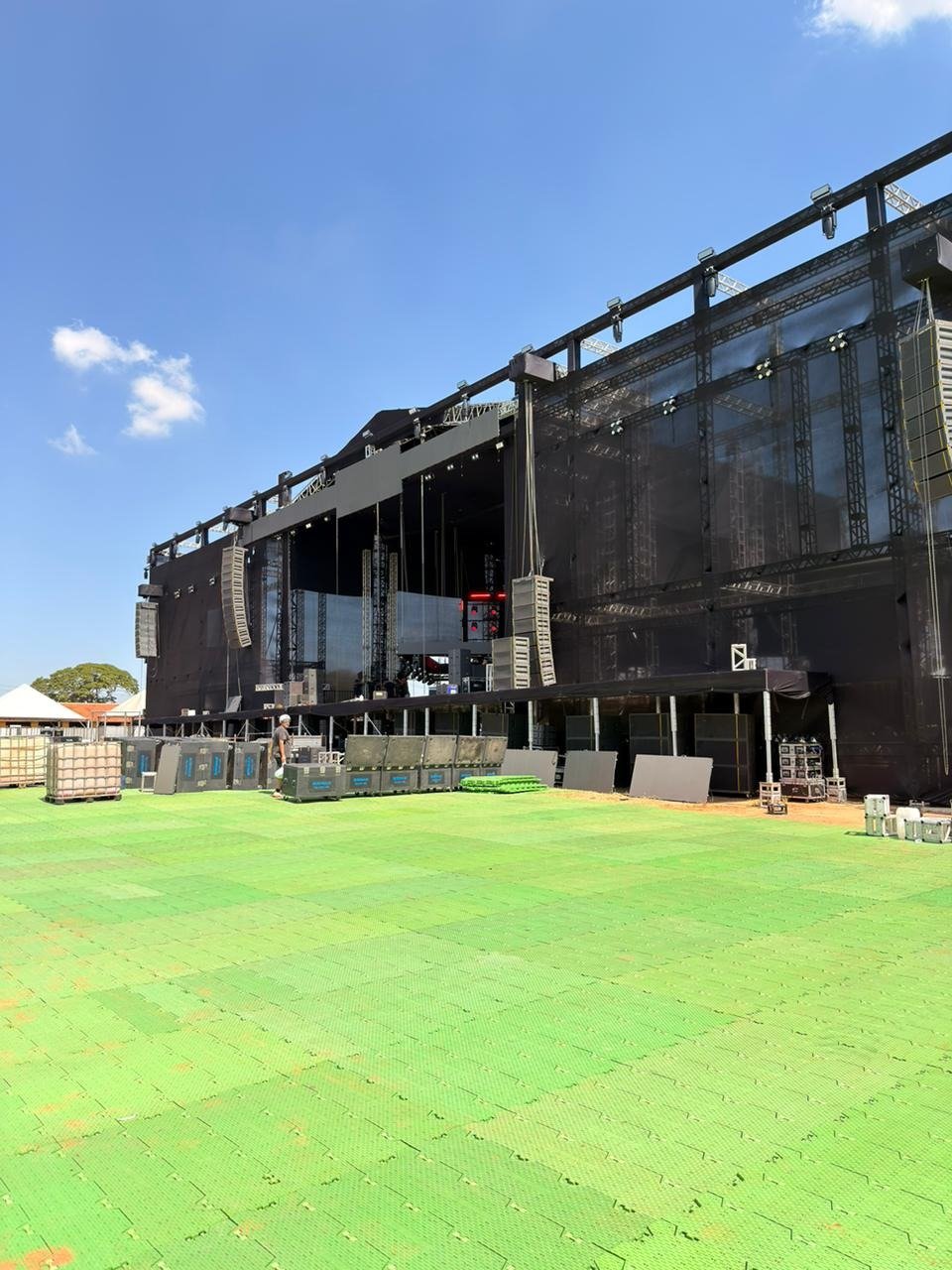 Com casa cheia, Henrique & Juliano se apresentam neste sábado em Rio Preto