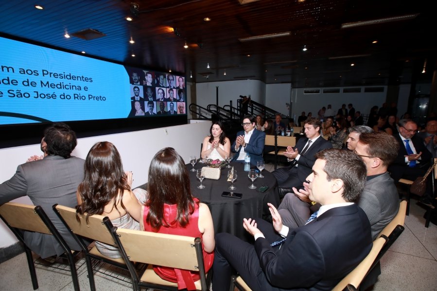 COQUETEL DOS PRESIDENTES- 100 ANOS DA SOCIEDADE MEDICINA E CIRURGIA - Eloisa Mattos