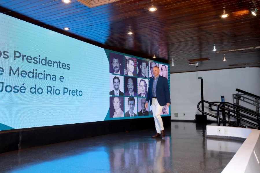 COQUETEL DOS PRESIDENTES- 100 ANOS DA SOCIEDADE MEDICINA E CIRURGIA - Eloisa Mattos