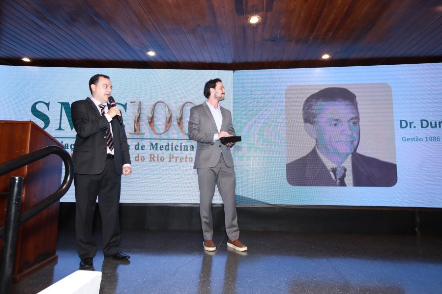 COQUETEL DOS PRESIDENTES- 100 ANOS DA SOCIEDADE MEDICINA E CIRURGIA - Eloisa Mattos