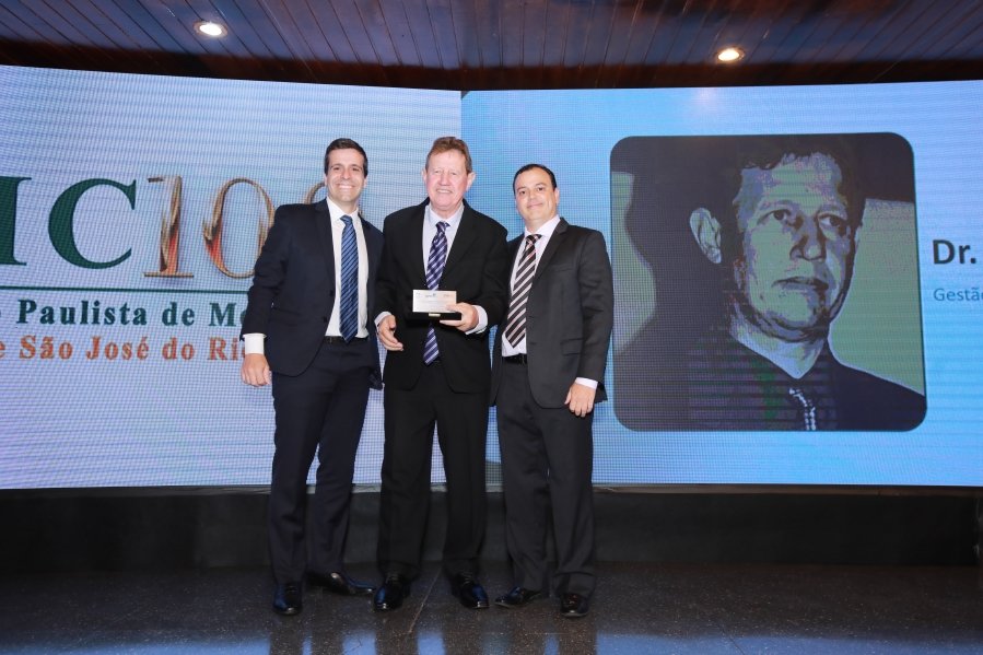 COQUETEL DOS PRESIDENTES- 100 ANOS DA SOCIEDADE MEDICINA E CIRURGIA - Eloisa Mattos