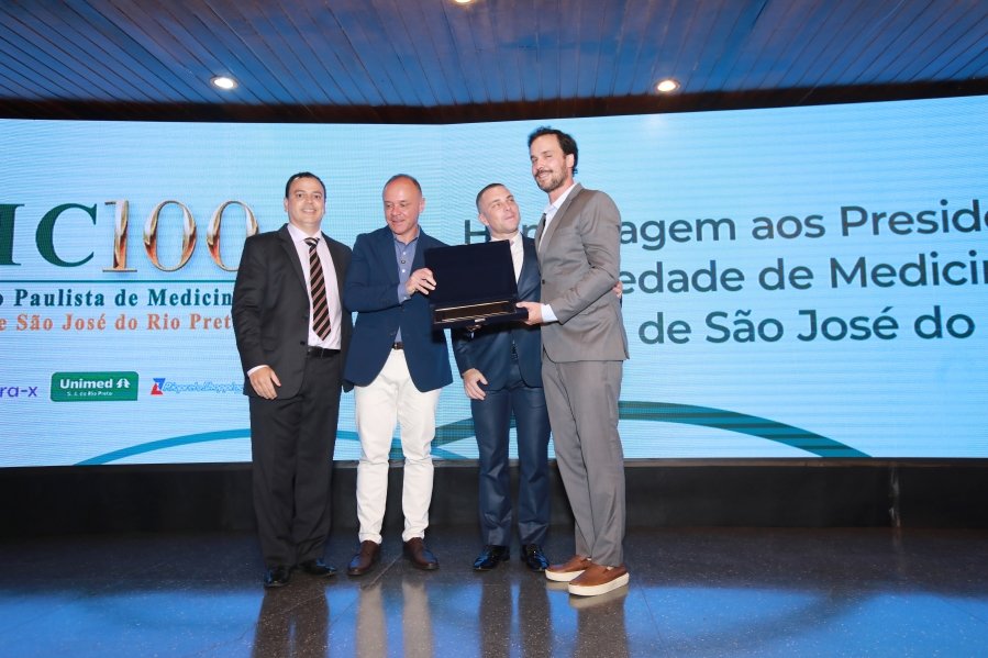 COQUETEL DOS PRESIDENTES- 100 ANOS DA SOCIEDADE MEDICINA E CIRURGIA - Eloisa Mattos