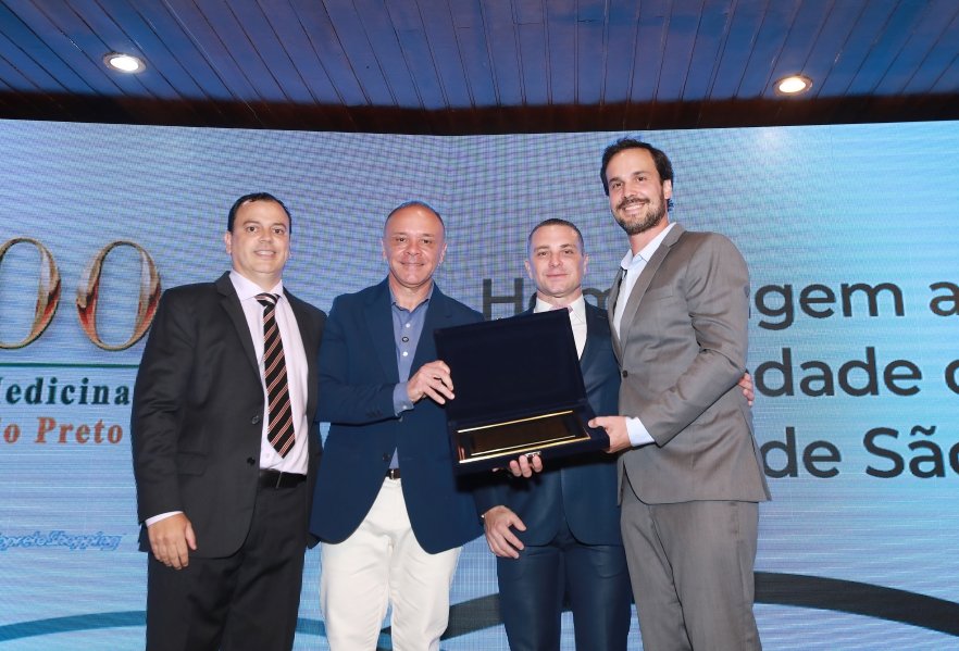 COQUETEL DOS PRESIDENTES- 100 ANOS DA SOCIEDADE MEDICINA E CIRURGIA - Eloisa Mattos