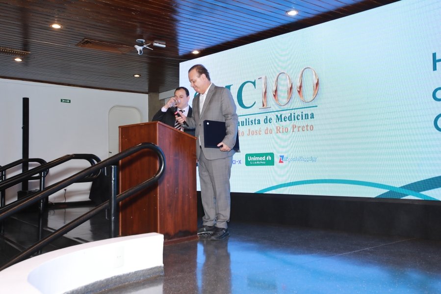 COQUETEL DOS PRESIDENTES- 100 ANOS DA SOCIEDADE MEDICINA E CIRURGIA - Eloisa Mattos