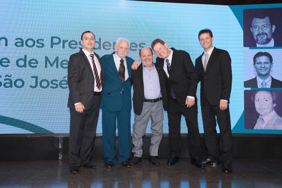 COQUETEL DOS PRESIDENTES- 100 ANOS DA SOCIEDADE MEDICINA E CIRURGIA - Eloisa Mattos