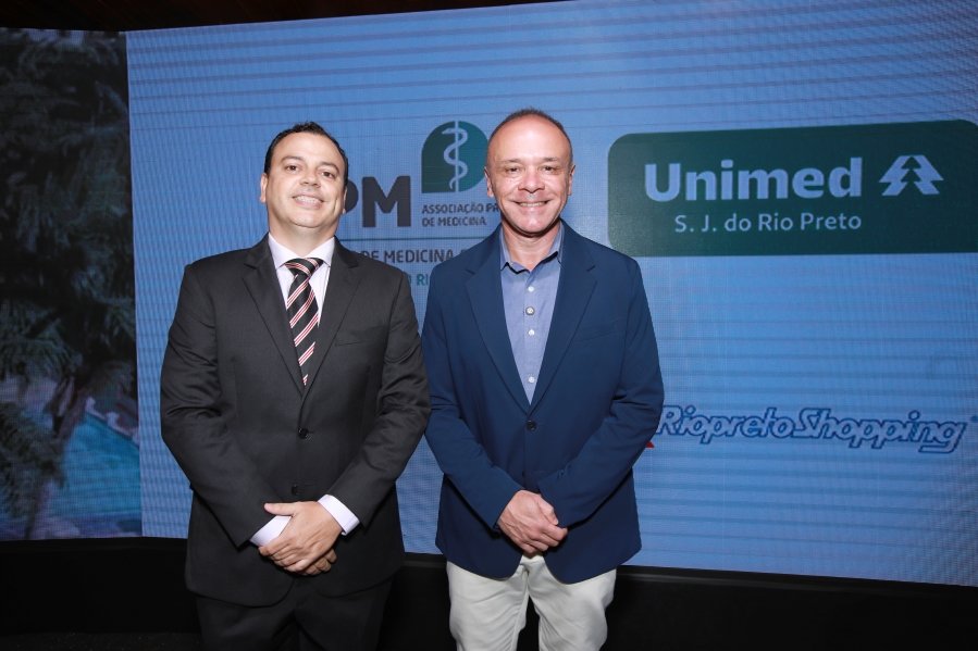 COQUETEL DOS PRESIDENTES- 100 ANOS DA SOCIEDADE MEDICINA E CIRURGIA - Eloisa Mattos