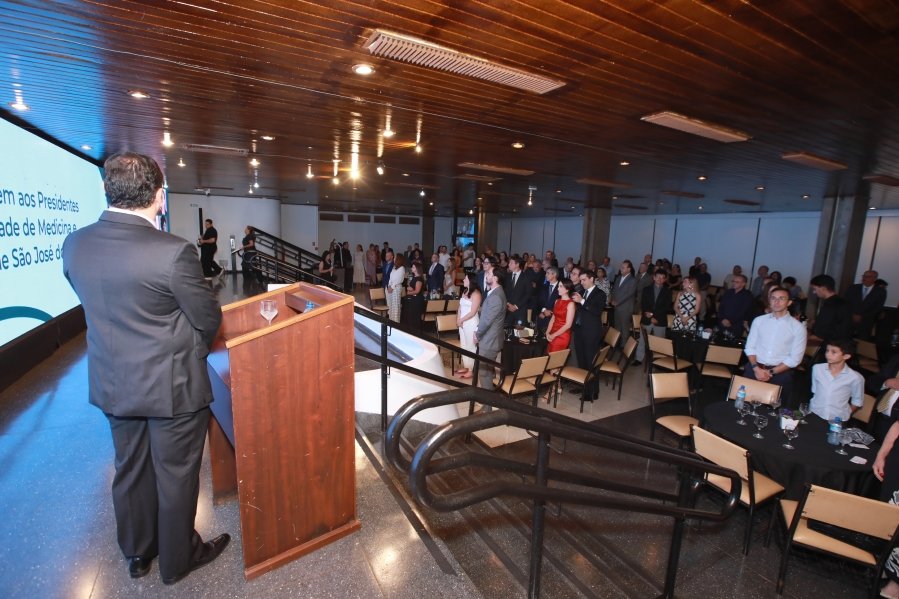 COQUETEL DOS PRESIDENTES- 100 ANOS DA SOCIEDADE MEDICINA E CIRURGIA - Eloisa Mattos